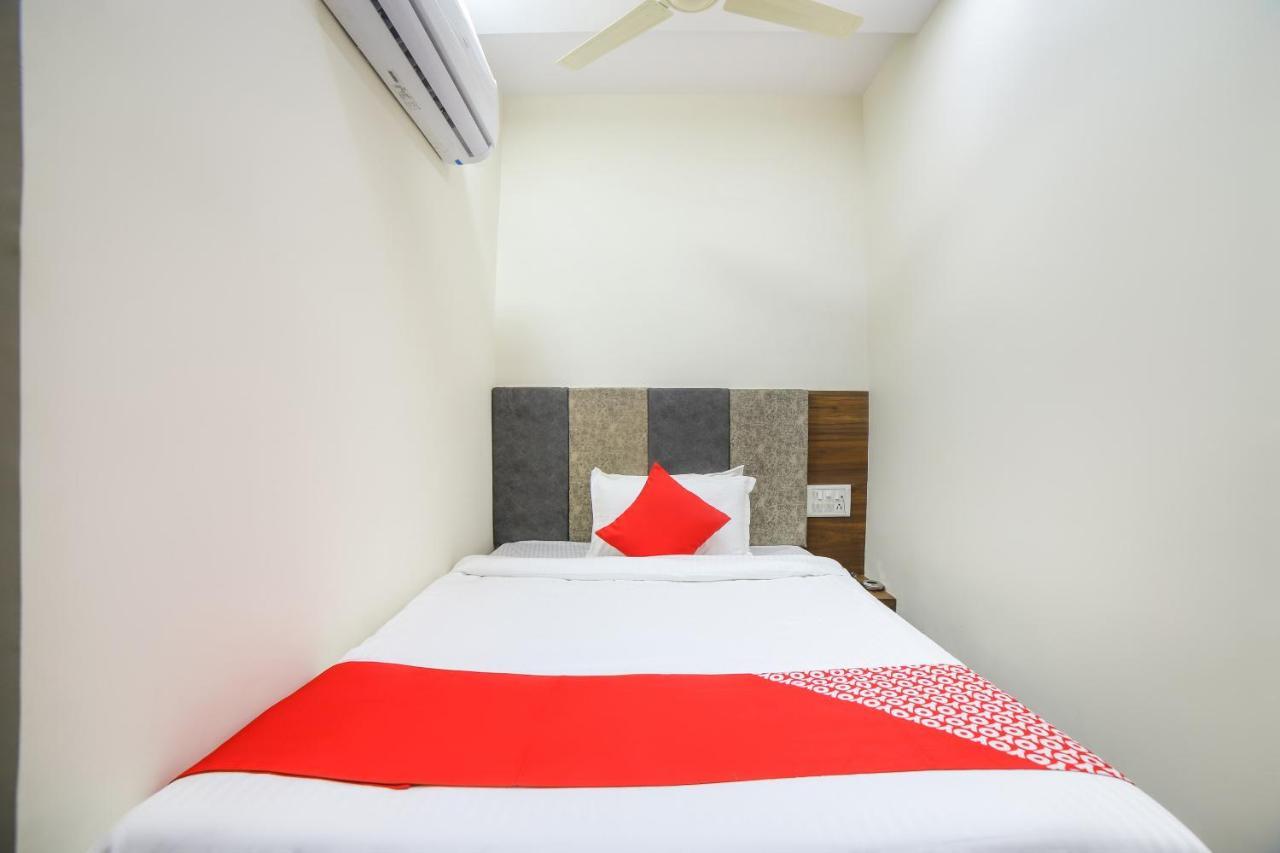Oyo 67345 Hotel Anjani Inn Naroda Ngoại thất bức ảnh