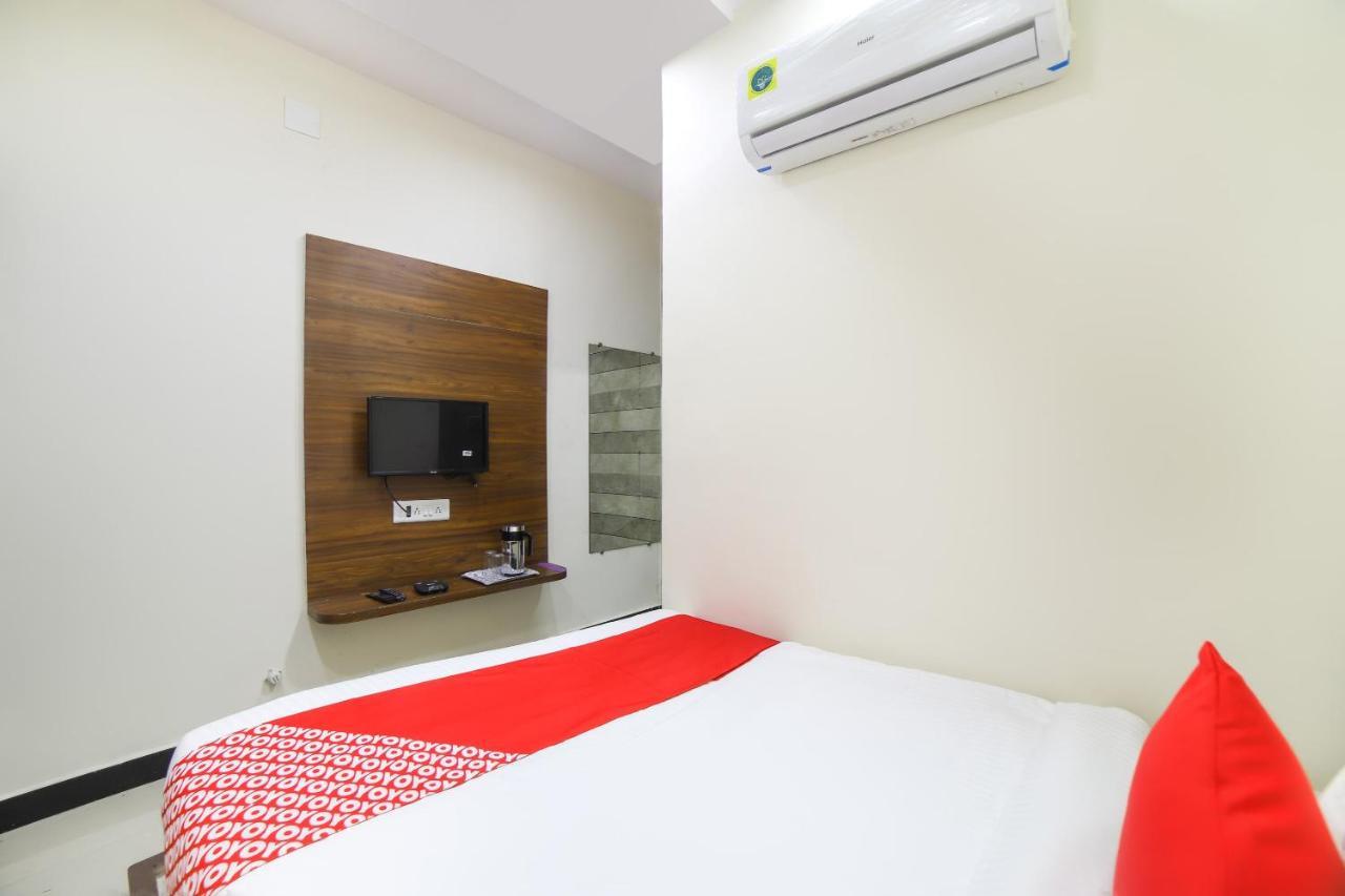 Oyo 67345 Hotel Anjani Inn Naroda Ngoại thất bức ảnh
