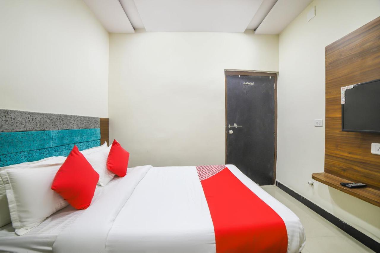 Oyo 67345 Hotel Anjani Inn Naroda Ngoại thất bức ảnh