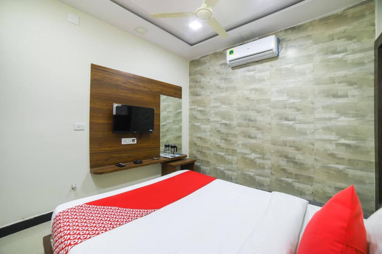 Oyo 67345 Hotel Anjani Inn Naroda Ngoại thất bức ảnh